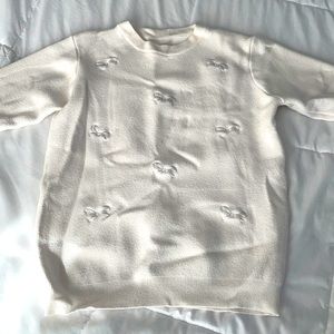 White bows sweater